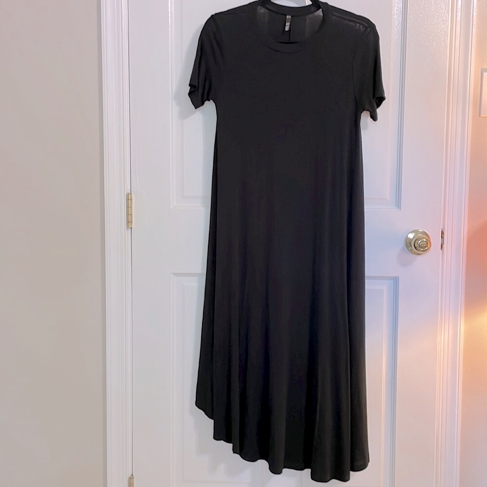 Lightweight black dress with long flowy skirt, Size Small